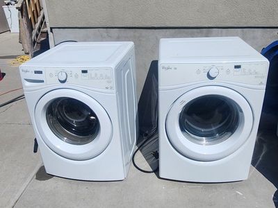 Whirlpool Duet Front-Load Washer & Dryer Set in Good working condition