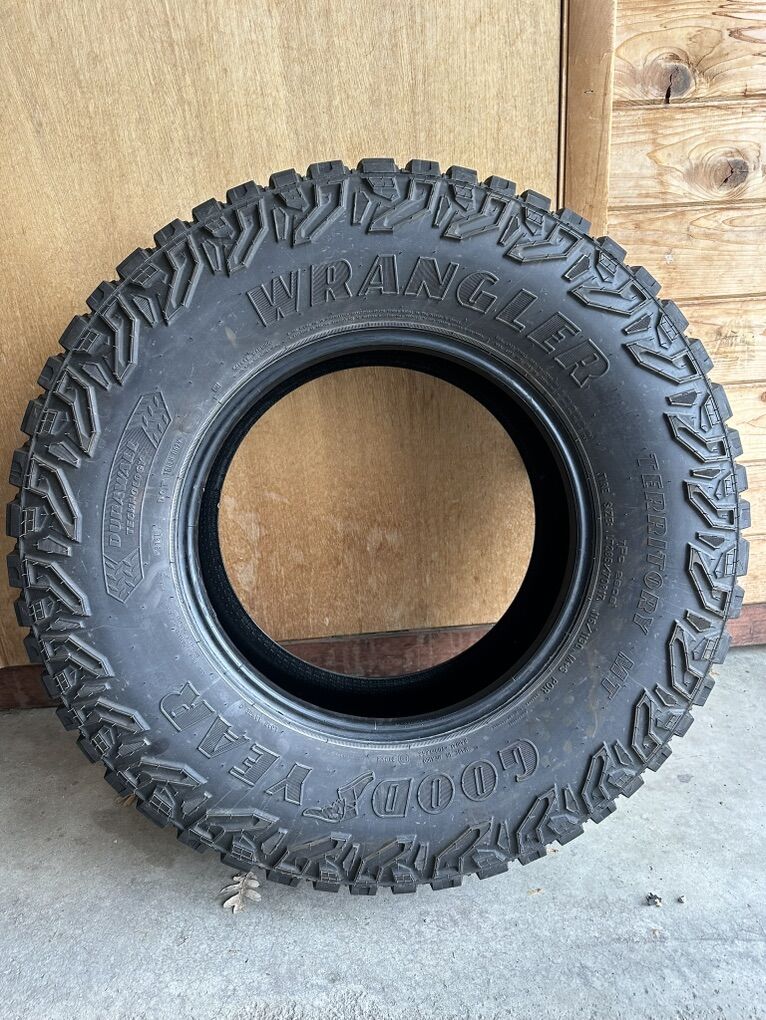 LIKE NEW Offroad Wrangler Territory MT