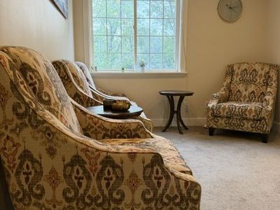 EMERSON ACCENT CHAIR Exquisite Premium Most Comfortable Lobby Chairs