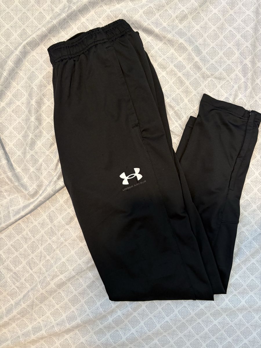 Under Armour Men's Black Track Pants Size Large with Pockets and Drawstring