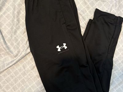 Under Armour Men's Black Track Pants Size Large with Pockets and Drawstring