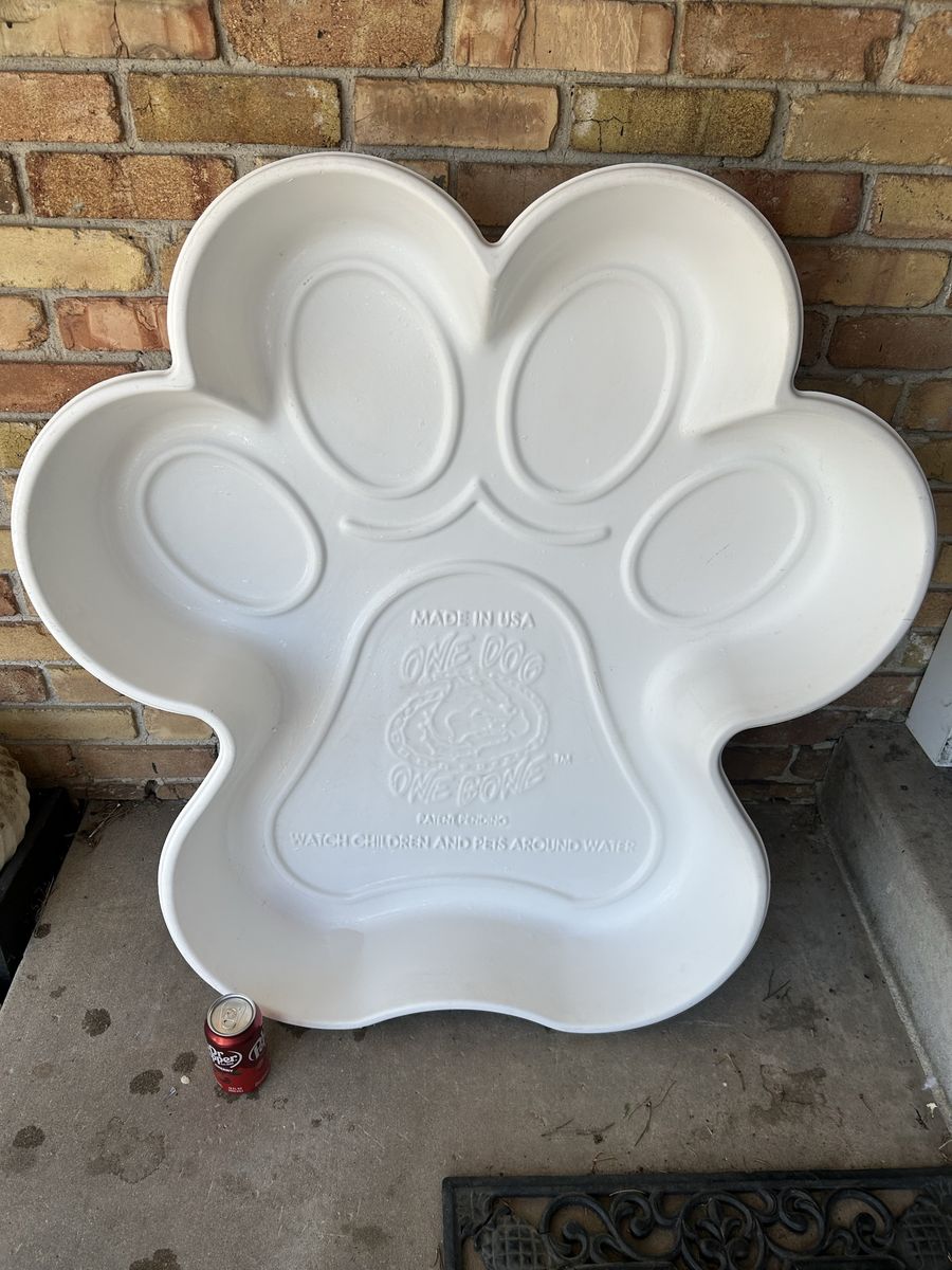 Paw shaped Dog Pool