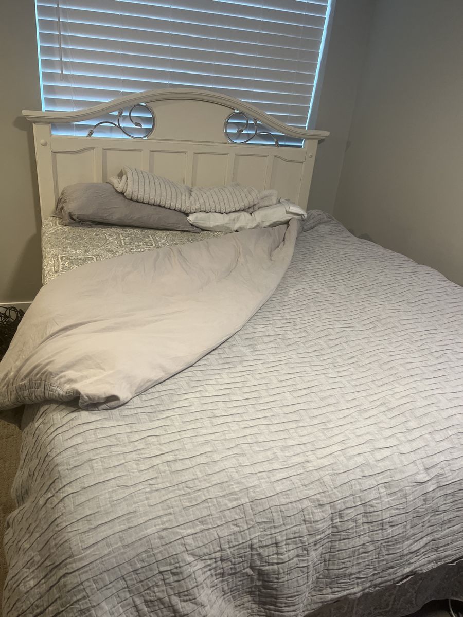 Queen bed with mattress and box spring