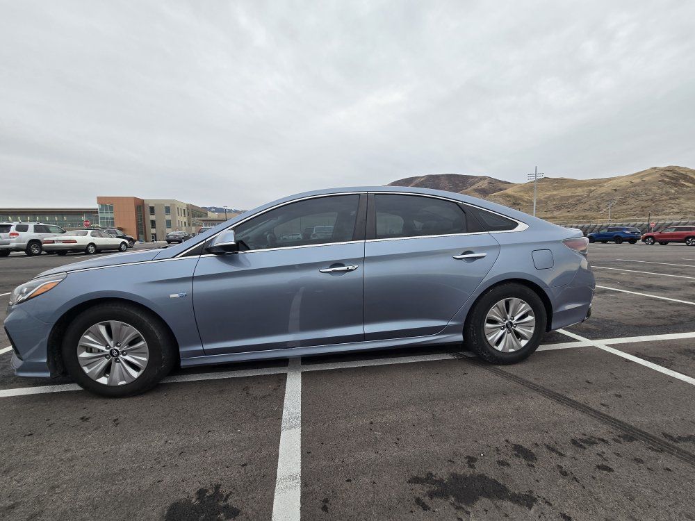 2018 Hyundai SONATA Hybrid Limited