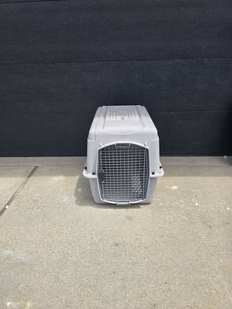 XL 36" Petmate Sky Kennel / dog crate. Dimensions are 36"L x 25"W x 28"H