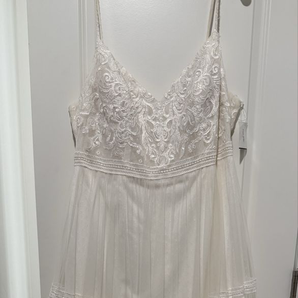 Wedding dress with vail and beaded belt 