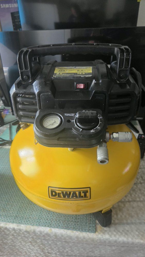 DEWALT Pancake Air Compressor - Portable, Electric, 120V, 6 Gallon Tank, 165 Max PSI