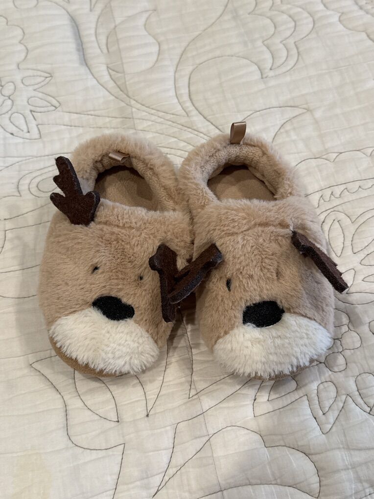 Size 9–10 Reindeer Slippers