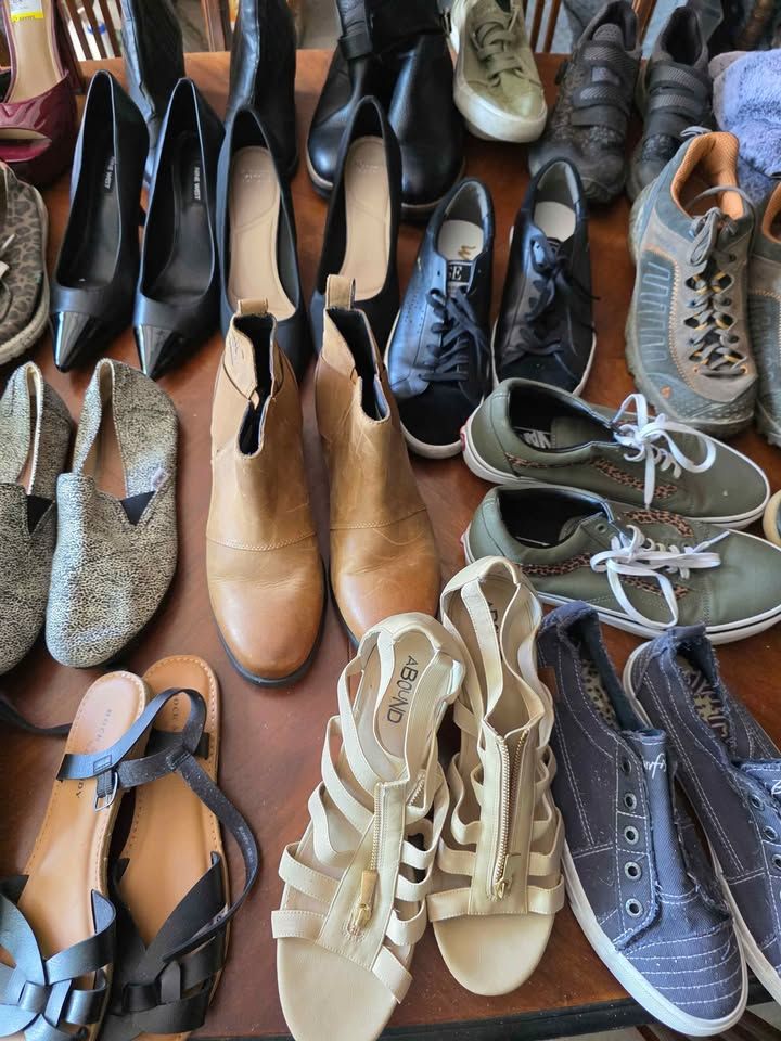 36+ Pairs of Size 10 Womens Shoe Sold as a Lot (Take them all!)
