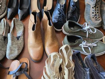 36+ Pairs of Size 10 Womens Shoe Sold as a Lot (Take them all!)