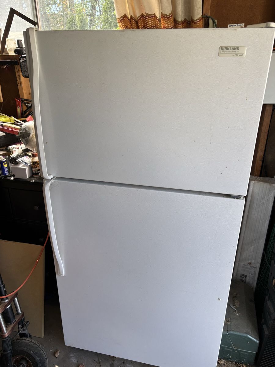 Whirlpool Kirkland ST21HXPQ000 Top Freezer Refrigerator, White - 21.2 Cu. Ft.