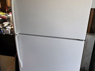 Whirlpool Kirkland ST21HXPQ000 Top Freezer Refrigerator, White - 21.2 Cu. Ft.