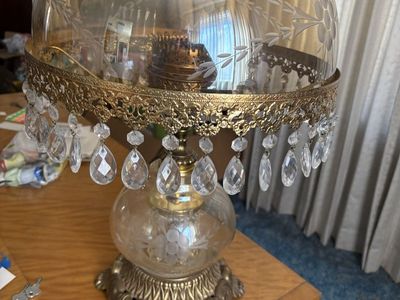 Lamp with crystal teardrops