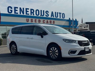 2024 Chrysler Pacifica Plug-In Hybrid Select