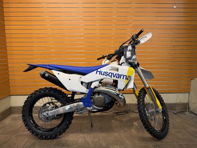 2027 Husqvarna TE 300 - Q40009