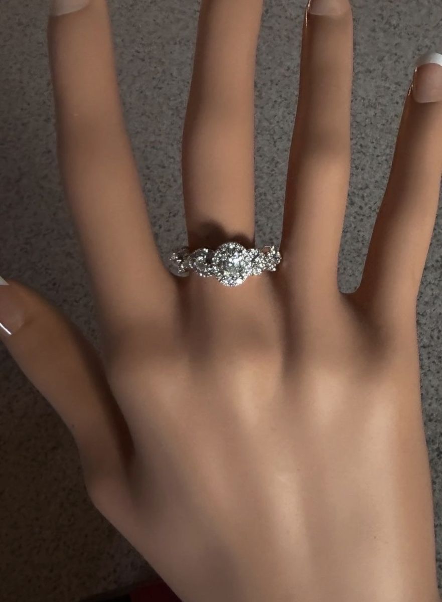BLAZING HI-END 14k WHITE GOLD 1.40+ CT DIAMOND ENGAGEMENT RING! 105 BRILLIANT CUT DIAMONDS! BRILLIANT OVAL CENTER! 4.9 GRAMS!