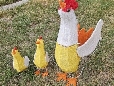 Light-Up Chicken Family Outdoor Yard Decor / Christmas lights