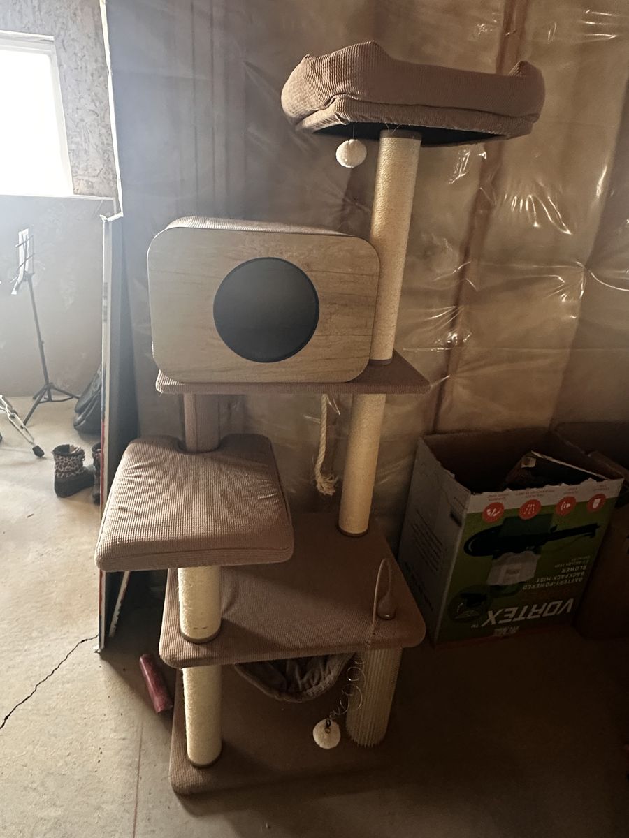 Cat tree