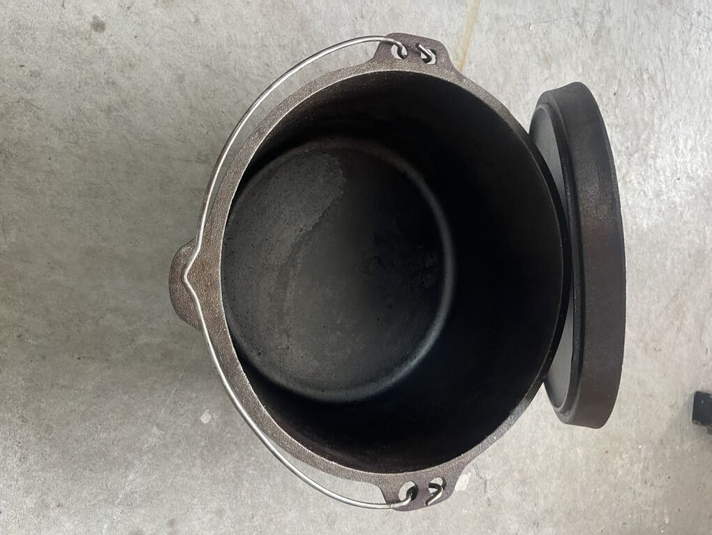 Cast Iron Dutch Ovens