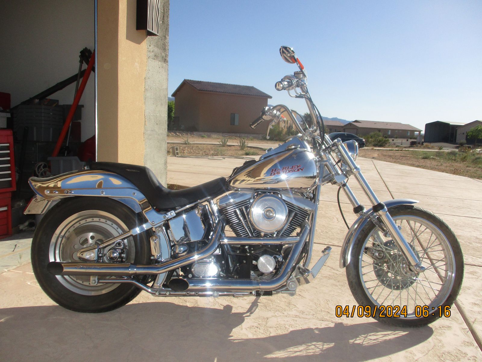 Chrome Harley Davidson Road Bike Motorcycle - Excellent Condition