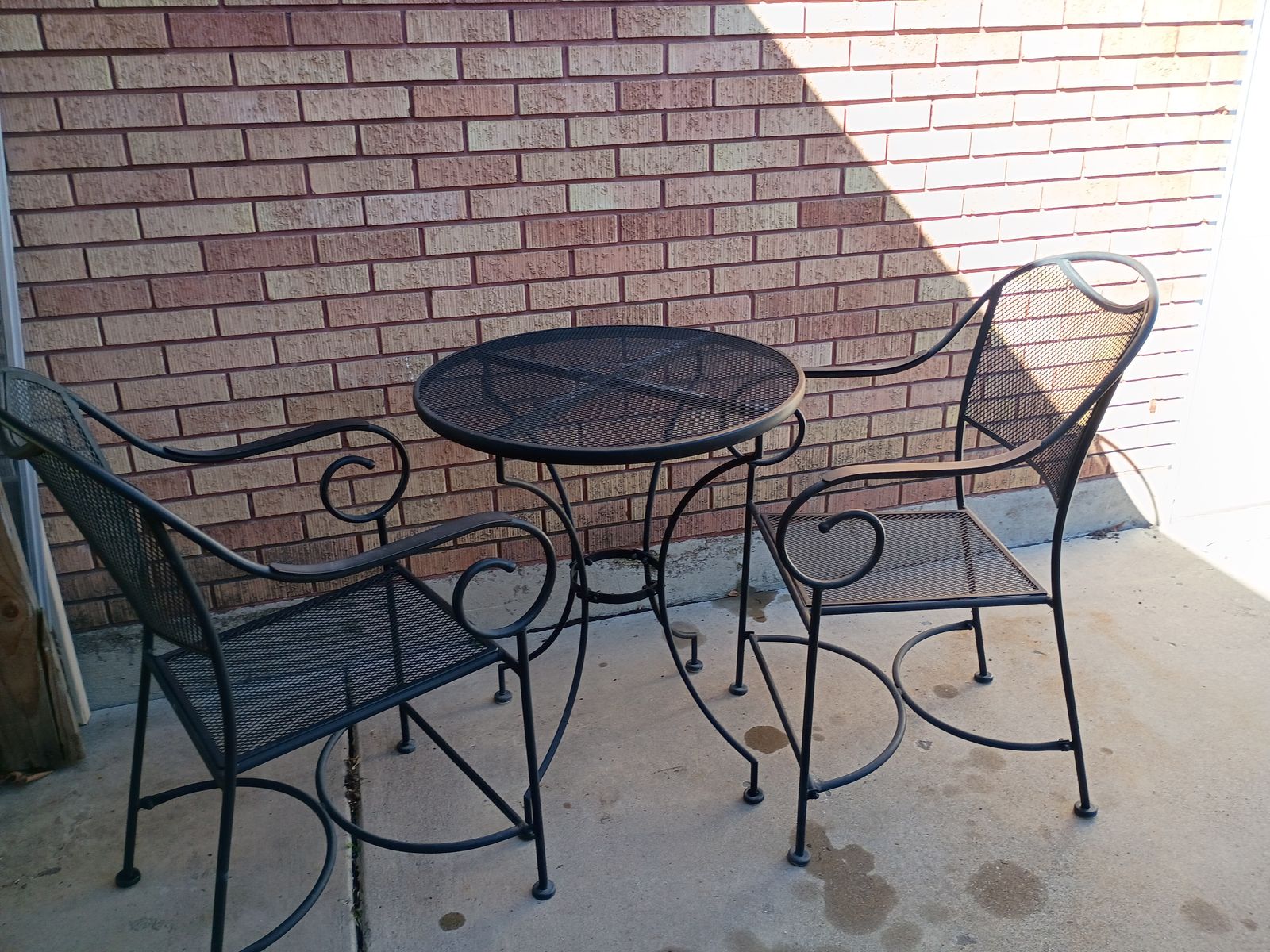 Woodard Uptown Iron Textured  3 Piece Bistro Balcony Garden Patio