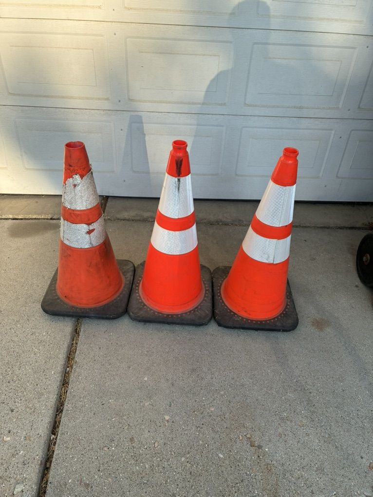 3 Free Cones