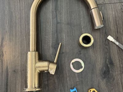 Delta 9159-CZ-DST-IN Single Handle Pull-Down Kitchen Faucet Champagne Bronze