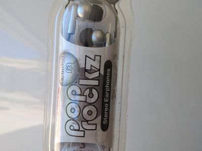 NEW IQ Sound - Earphones - Digital Noise Reduction Stereo Earphones IQ-106- Silver