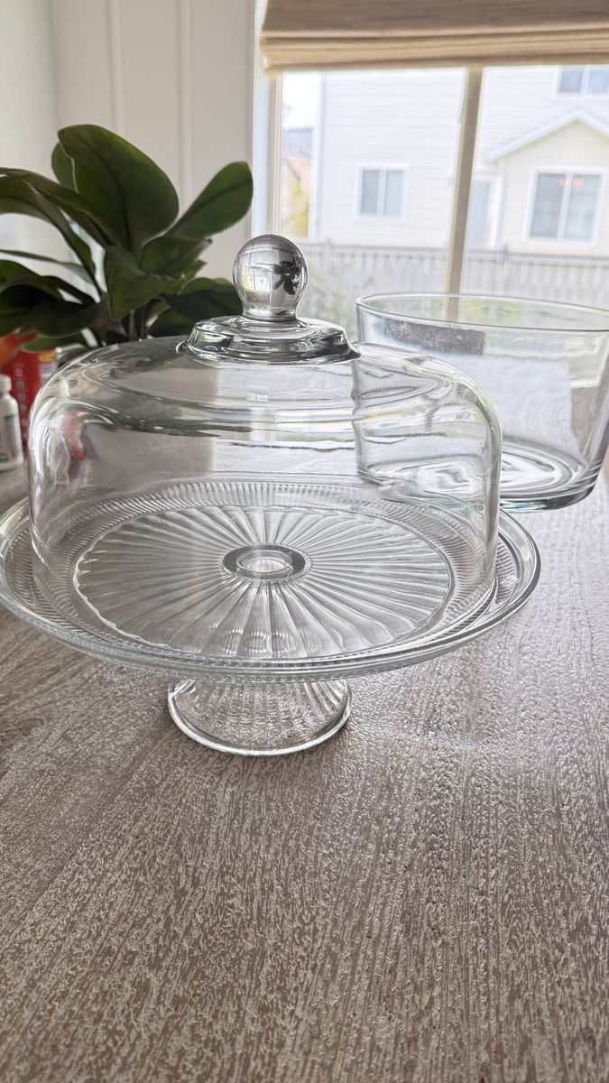 Cake stand display, trifle dish and large crock pot