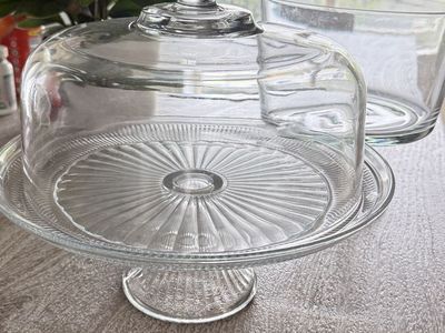 Cake stand display, trifle dish and large crock pot