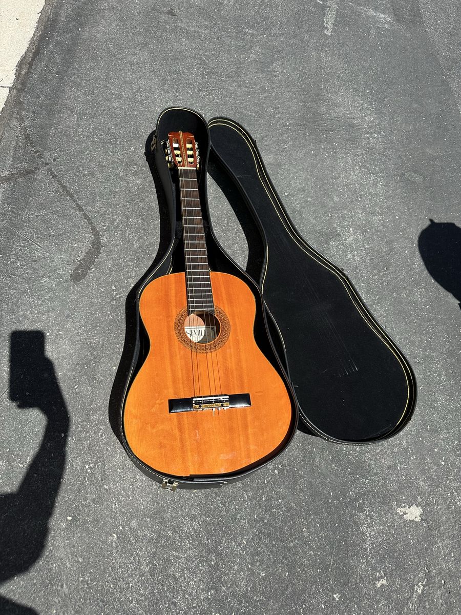 Senorita Classical Acoustic Guitar with Hard Case
