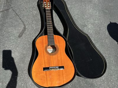 Senorita Classical Acoustic Guitar with Hard Case