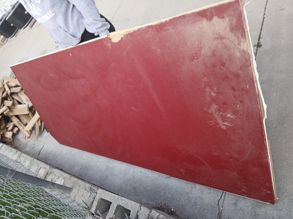 red countertop