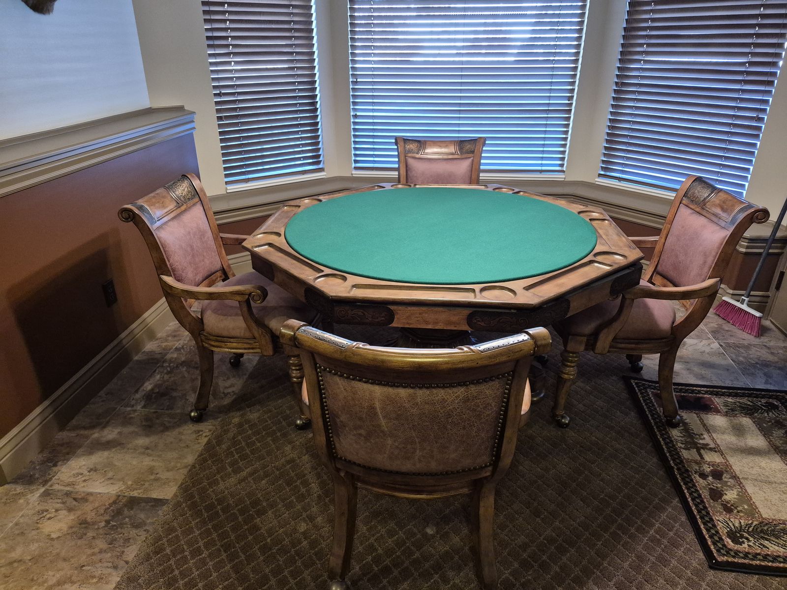 Gaming Table With 4 chairs