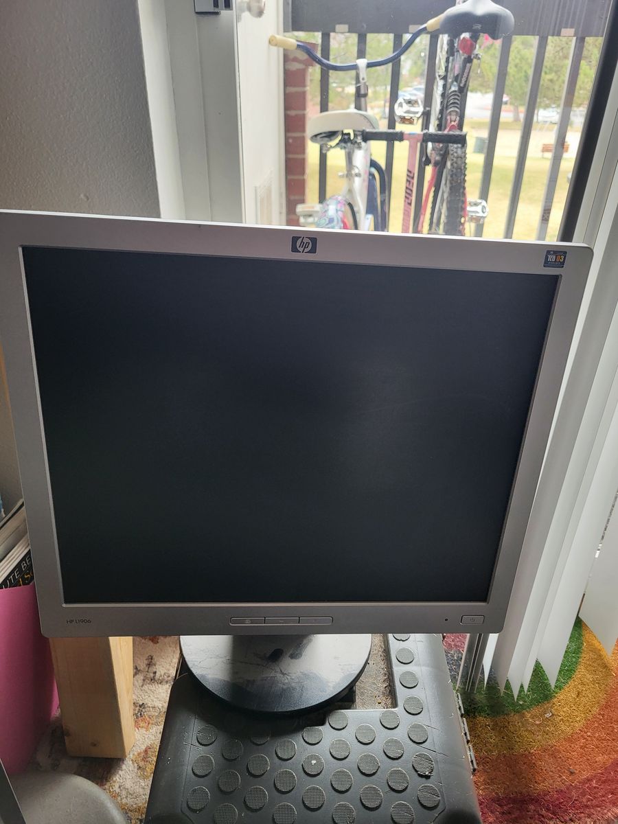 Old VGA flat screen monitors