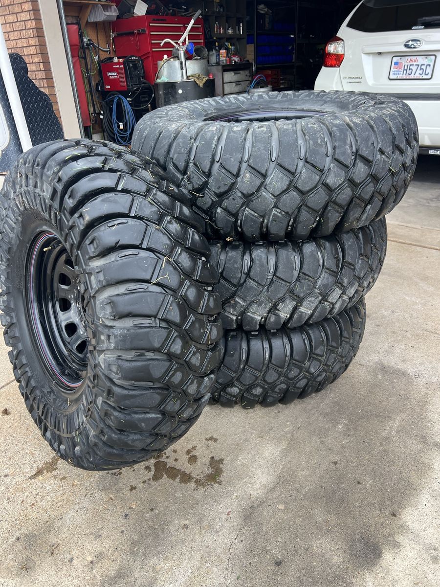 40 13.50 17 Maxxis Crawlers