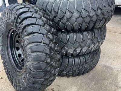 40 13.50 17 Maxxis Crawlers