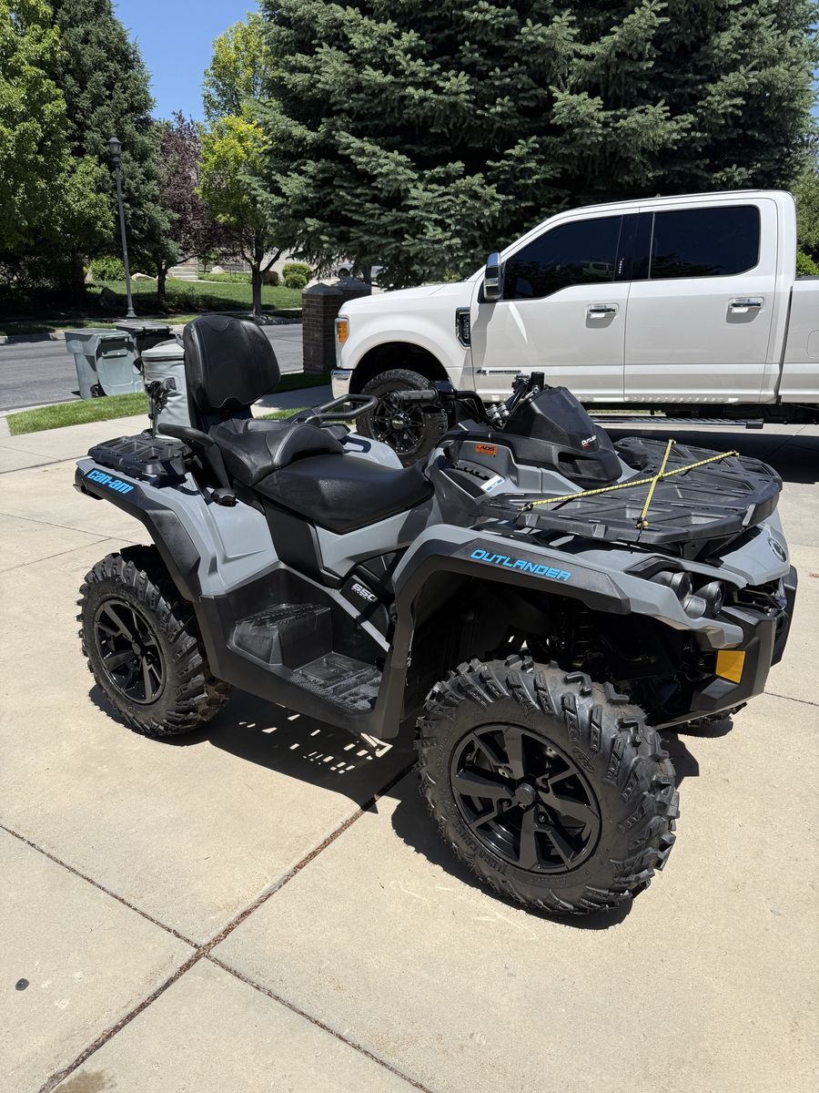 Only 7.7 hours, 60 miles! 2022 CanAm Outlander Max 650 4 Wheeler. Like New!