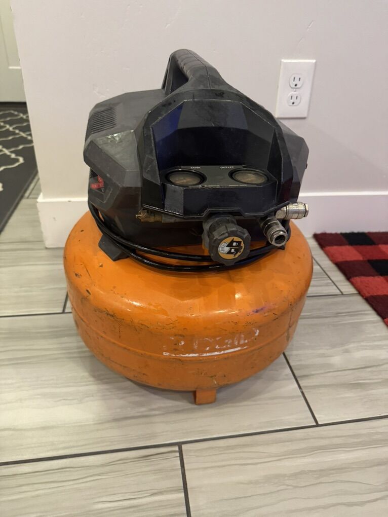 Ridgid 6 gal. Portable Electric Air compressor