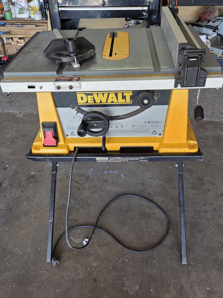 DeWalt 10" portable table saw 