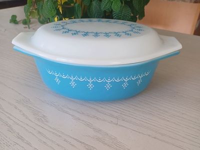vintage Snowflake Garland PYREX with lid
