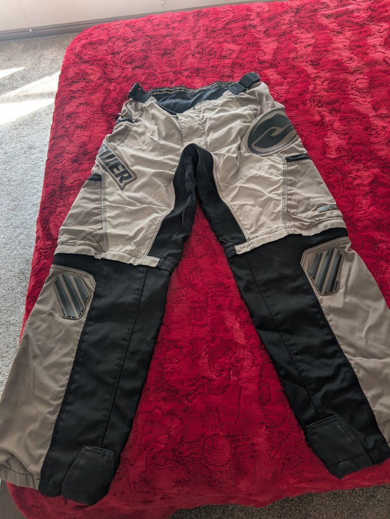 36" zip off Answer riding pants