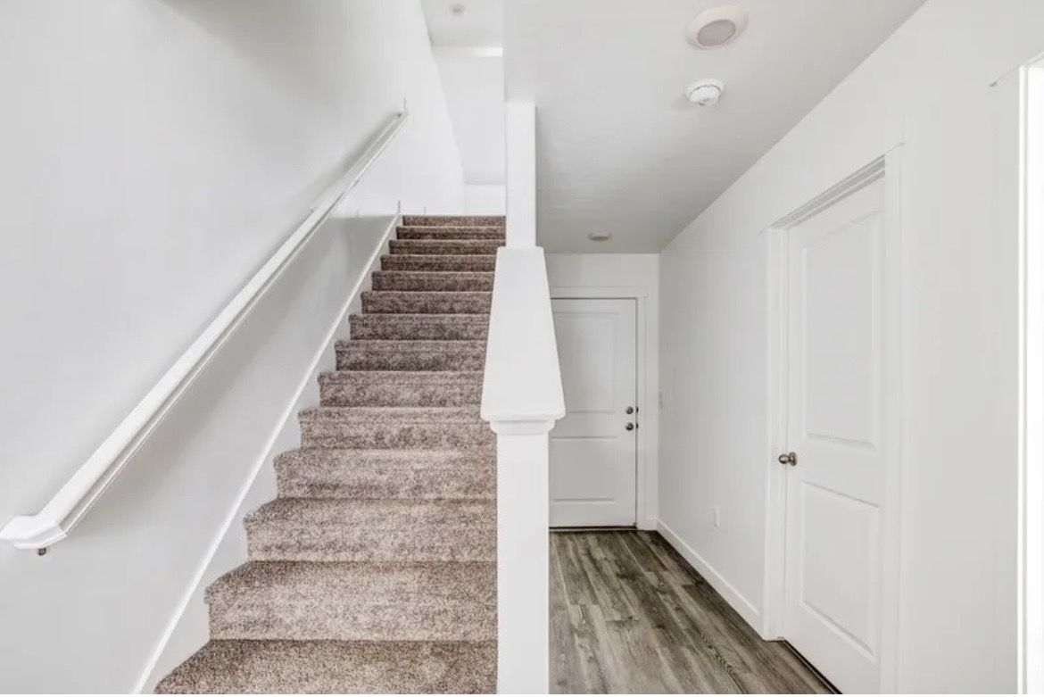 Female Private Bedroom and Private Bathroom Available August 5th!!