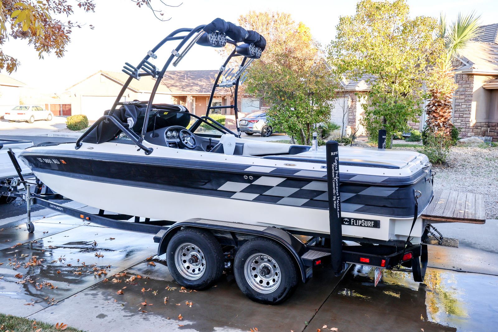 22' - 2003 Centurion Elite-V Surf/wake boat.