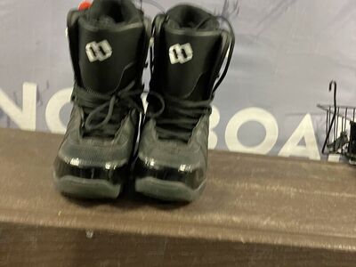 New Morrow Lace Up US 8.5 Snowboard Boot