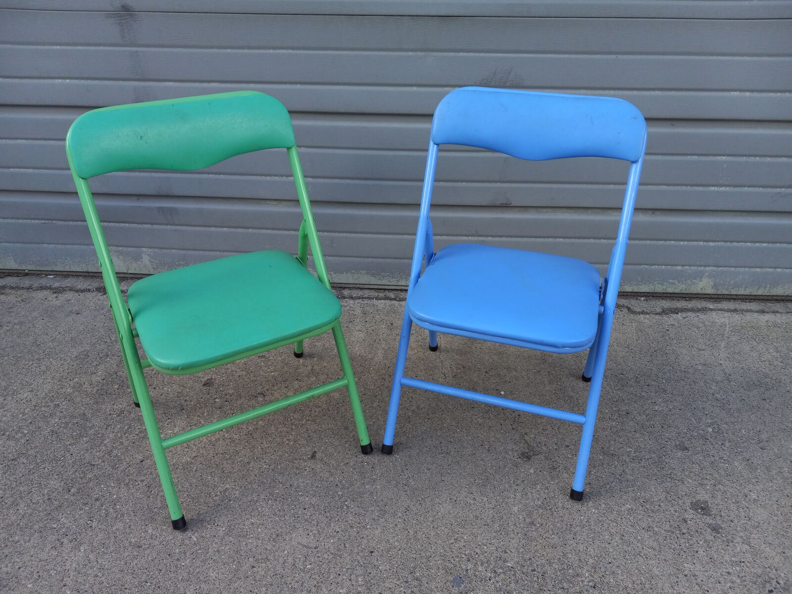2 METAL CHILDREN'S FOLDING CHAIRS