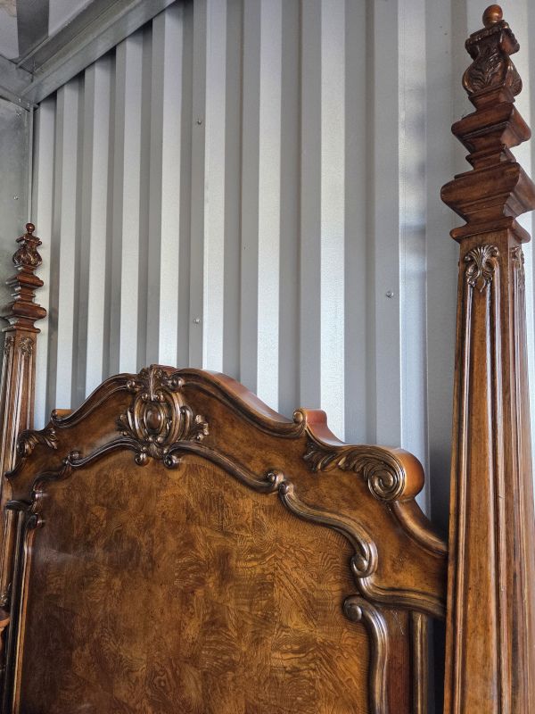 Queen four-poster bed, European Revival style, deluxe