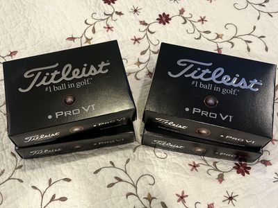 Titleist ProV1 Left Dot