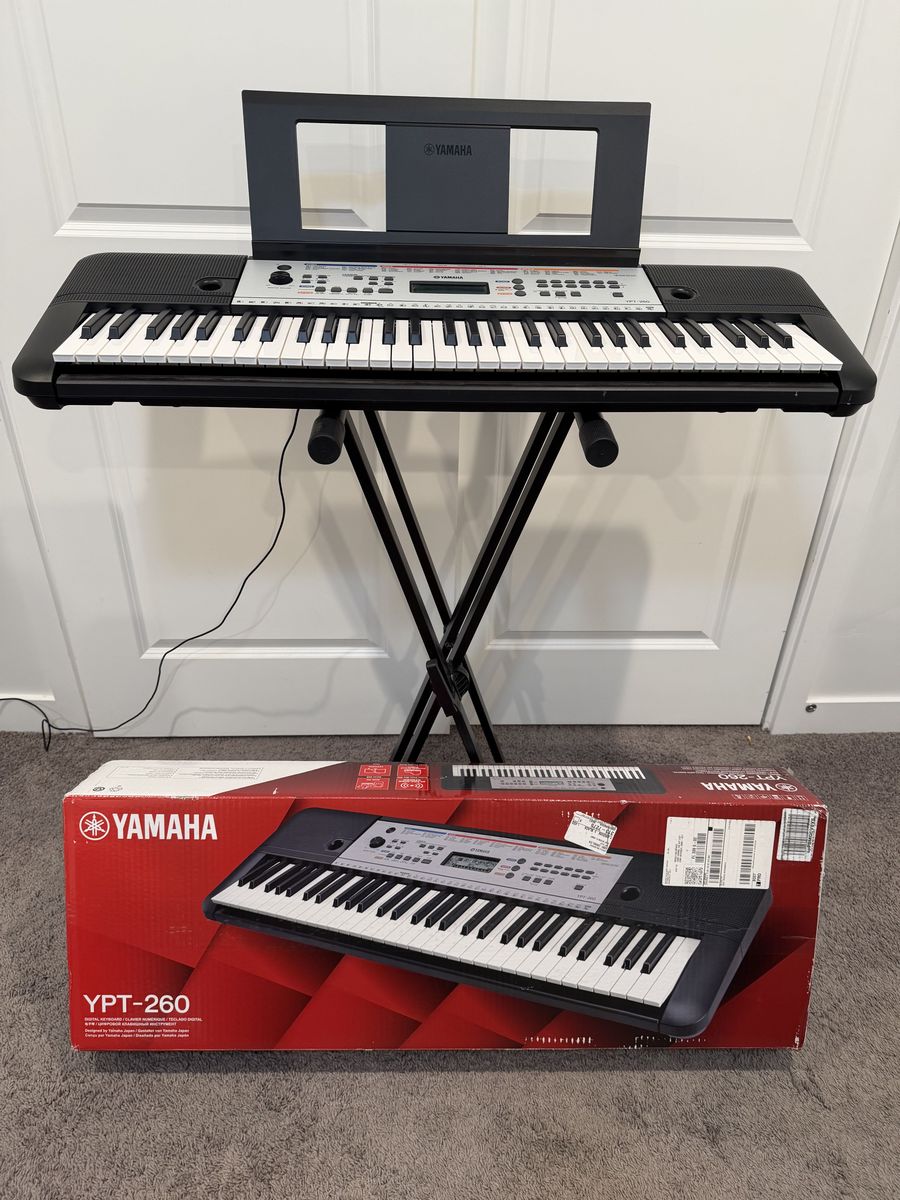 Yamaha YPT-260 61-Key Portable Keyboard With RockJam Stand + OG Box
