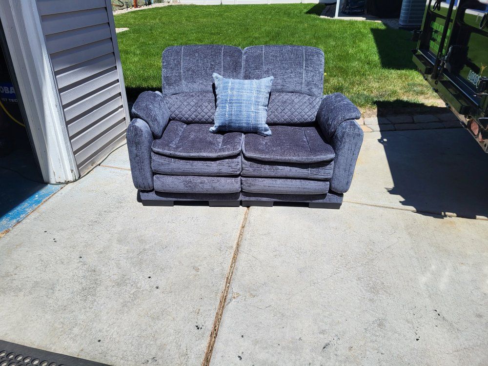 Ashley by Design* Fabric LoveSeat w/Pillows  Blue*